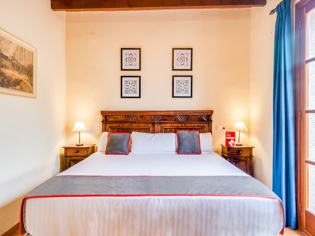 Imagen de la habitación del Hotel Torre San Joan. Foto 10