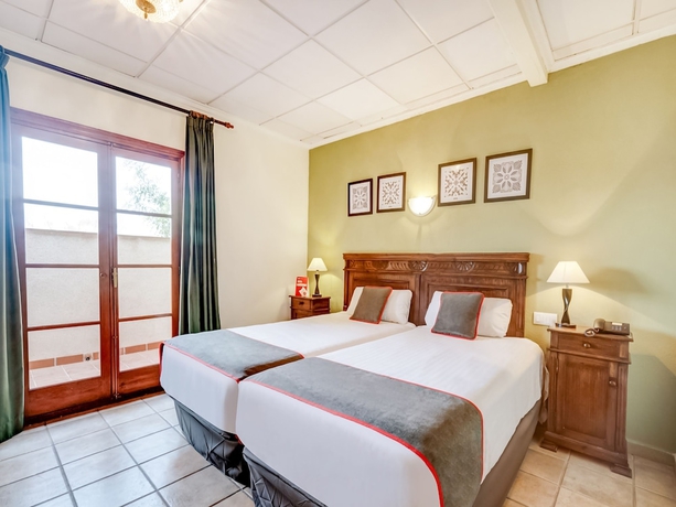 Imagen de la habitación del Hotel Torre San Joan. Foto 17