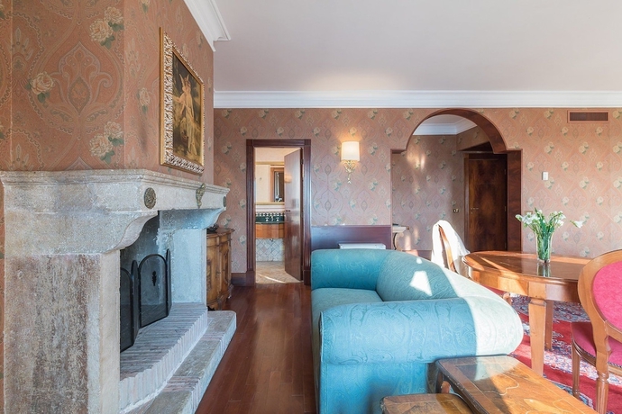 Imagen de la habitación del Hotel Torre Sant Angelo. Foto 5