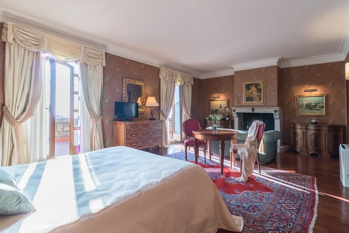 Imagen de la habitación del Hotel Torre Sant Angelo. Foto 8