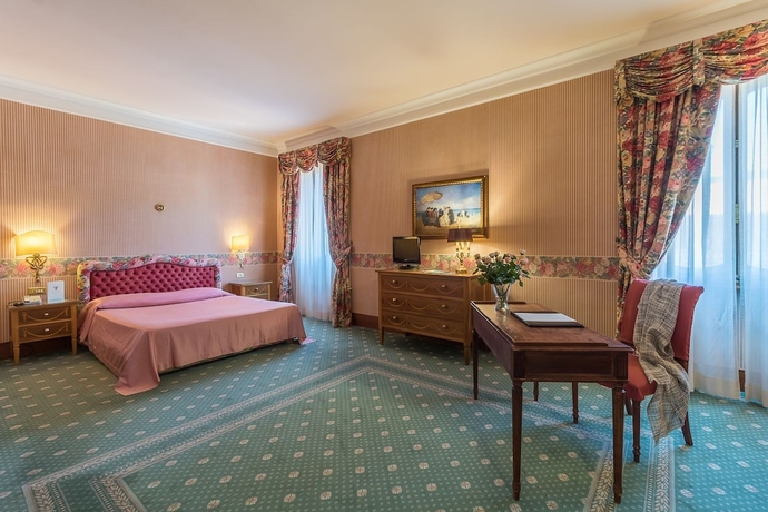 Imagen de la habitación del Hotel Torre Sant Angelo. Foto 9