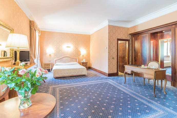 Imagen de la habitación del Hotel Torre Sant Angelo. Foto 10