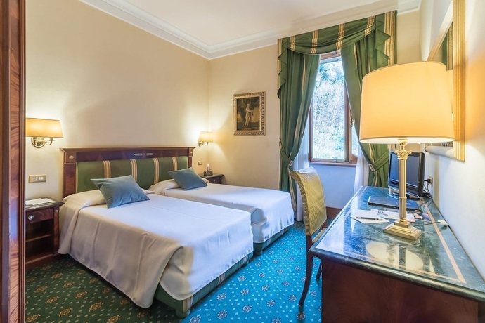 Imagen de la habitación del Hotel Torre Sant Angelo. Foto 13