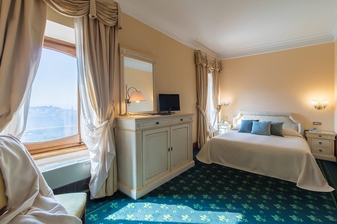 Imagen de la habitación del Hotel Torre Sant Angelo. Foto 14