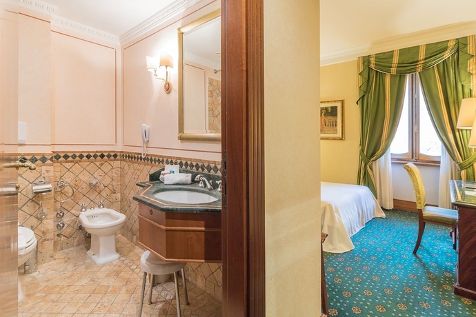Imagen de la habitación del Hotel Torre Sant Angelo. Foto 16