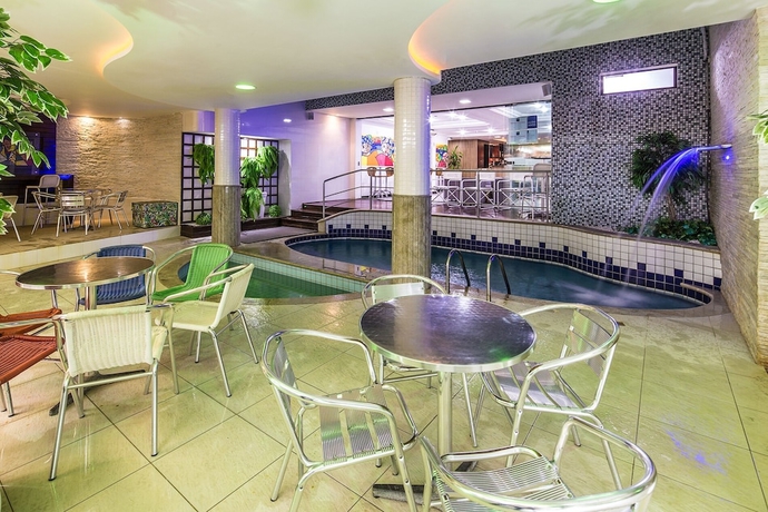 Imagen de la piscina del Hotel Torre Sol. Foto 19