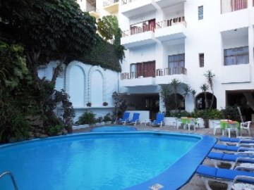 Imagen de la piscina del Hotel Torre de Oro. Foto 4