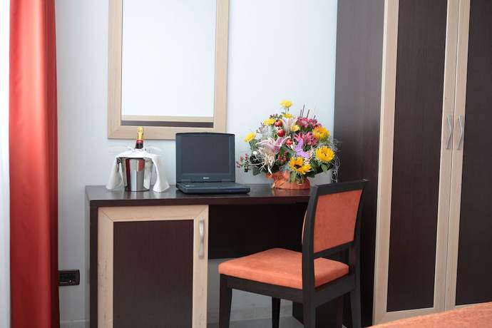 Imagen de la habitación del Hotel Torre del Duca. Foto 13