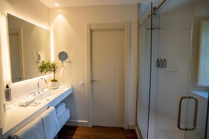 Imagen de la habitación del Hotel Torre del Remei. Foto 16