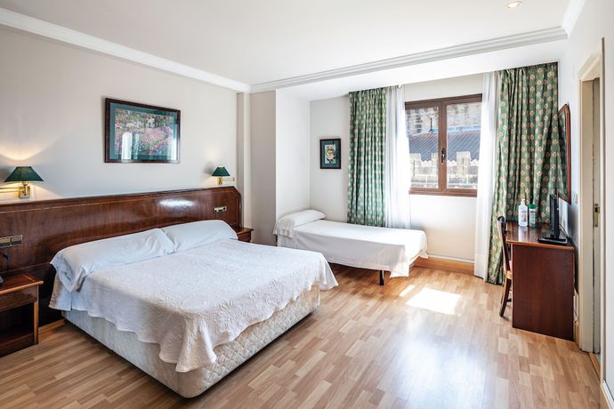 Imagen de la habitación del Hotel Torrebillela. Foto 14