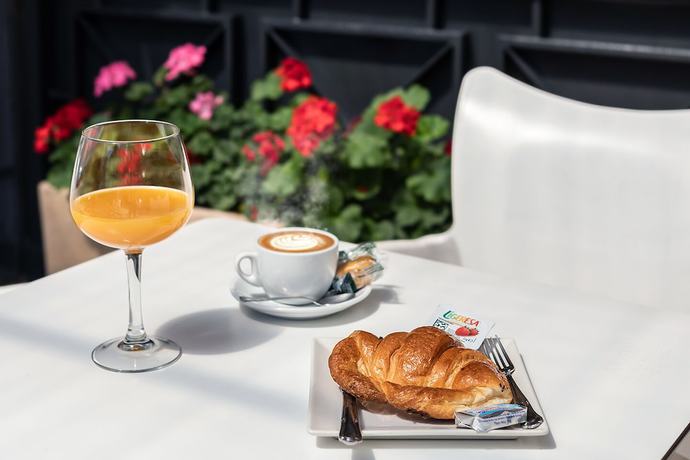 Imagen del bar/restaurante del Hotel Torrebillela. Foto 7