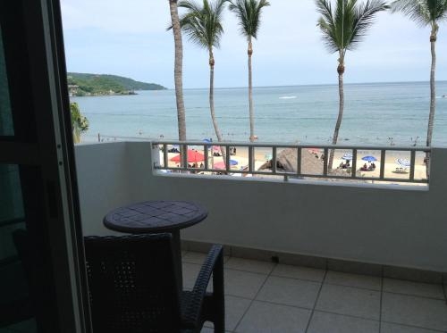 Imagen de la habitación del Hotel Torreblanca Suites. Foto 6