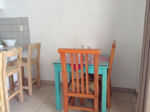 Imagen de la habitación del Hotel Torreblanca Suites. Foto 7