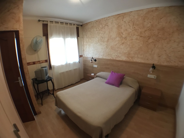 Imagen de la habitación del Hotel Torredembarra. Foto 6