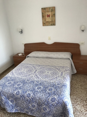 Imagen de la habitación del Hotel Torredembarra. Foto 9