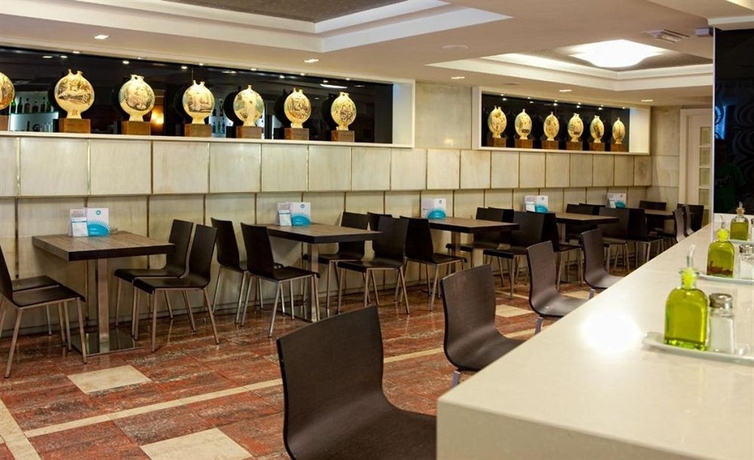 Imagen del bar/restaurante del Hotel Torreluz Centro. Foto 4