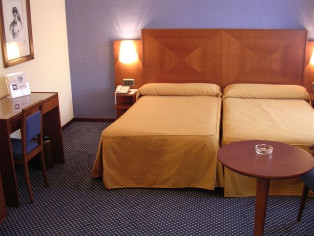 Imagen de la habitación del Hotel Torreluz Centro. Foto 9