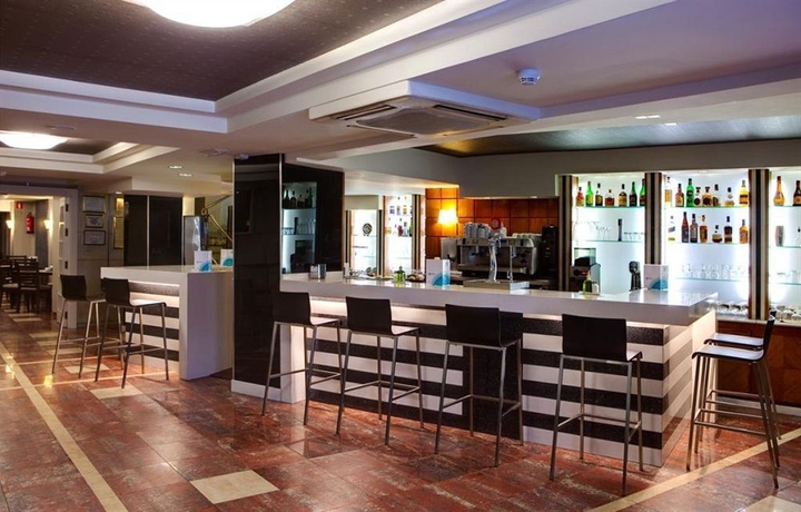 Imagen del bar/restaurante del Hotel Torreluz Centro. Foto 6