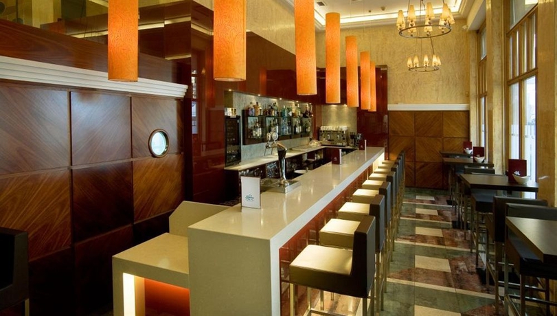 Imagen del bar/restaurante del Hotel Torreluz Centro. Foto 7