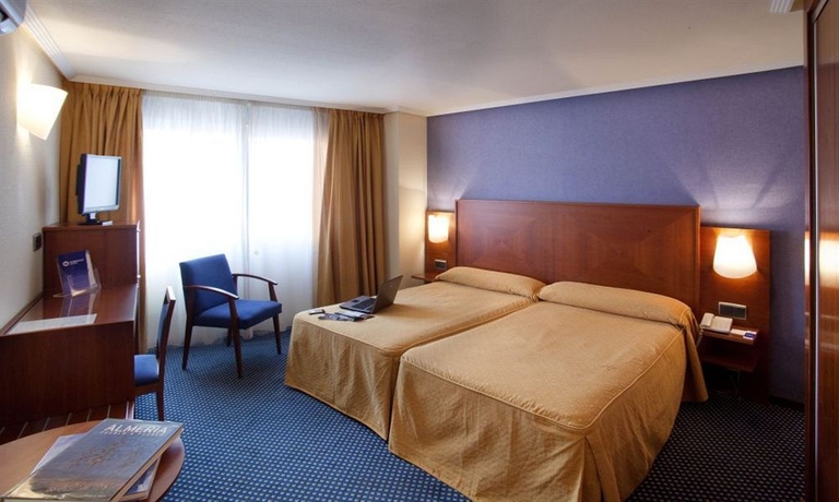 Imagen de la habitación del Hotel Torreluz Centro. Foto 10