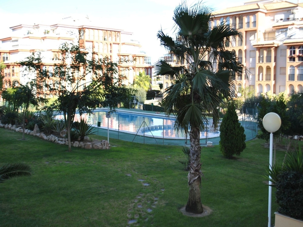 Imagen de la piscina del Hotel Torremar, Torrevieja. Foto 10