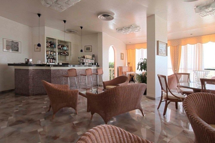 Imagen de los interiores del Hotel Torremaura. Foto 8