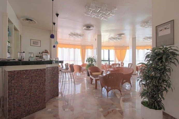 Imagen de los interiores del Hotel Torremaura. Foto 9