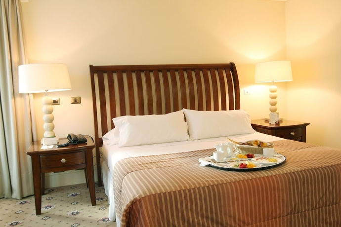 Imagen de la habitación del Hotel Torremayor Lyon. Foto 8