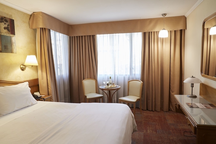 Imagen de la habitación del Hotel Torremayor Lyon. Foto 19