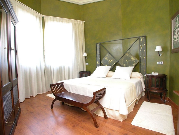 Imagen de la habitación del Hotel Torres De Somo. Foto 2