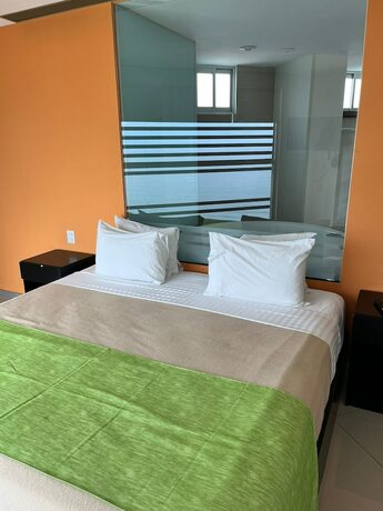 Imagen de la habitación del Hotel Torres Eugenia. Foto 17