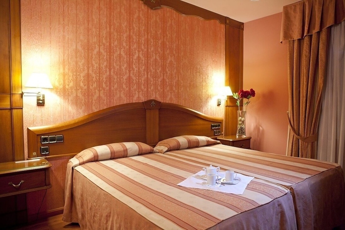 Imagen de la habitación del Hotel Torres I. Foto 7