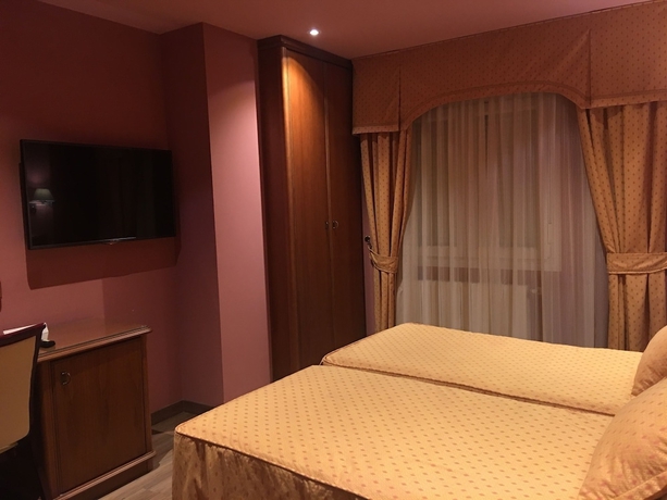 Imagen de la habitación del Hotel Torres I. Foto 8