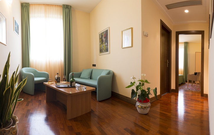 Imagen de los interiores del Hotel Torresi. Foto 12
