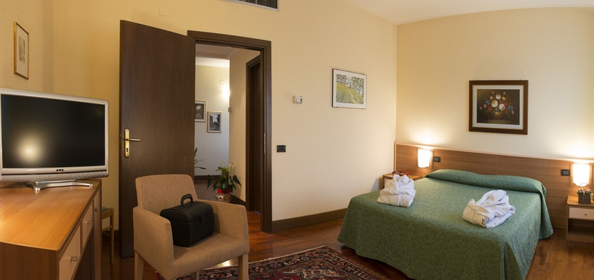 Imagen de la habitación del Hotel Torresi. Foto 9