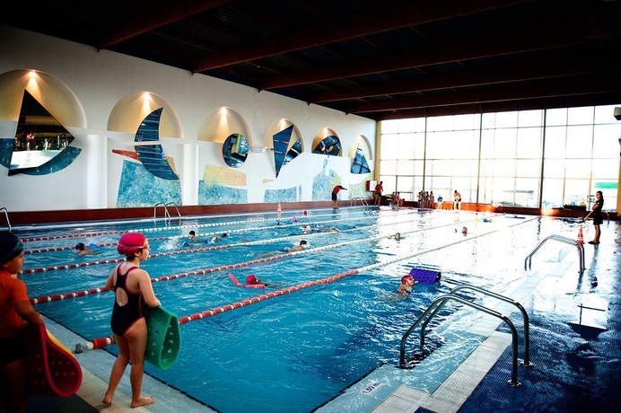 Imagen de la piscina del Hotel Torresport. Foto 14