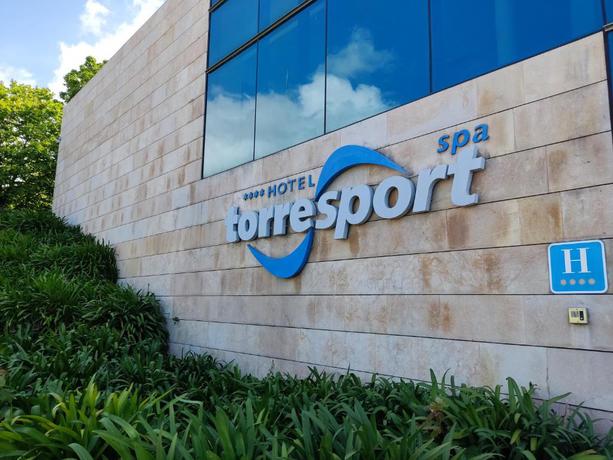Imagen de los exteriores del Hotel Torresport. Foto 15