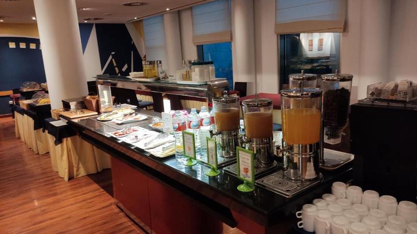 Imagen del bar/restaurante del Hotel Torresport. Foto 2