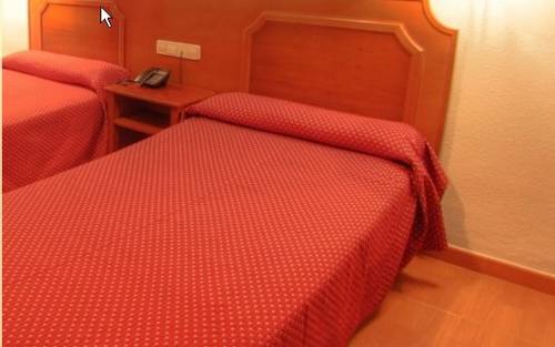 Imagen de la habitación del Hotel Torrezaf. Foto 2