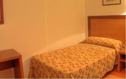 Imagen de la habitación del Hotel Torrezaf. Foto 3