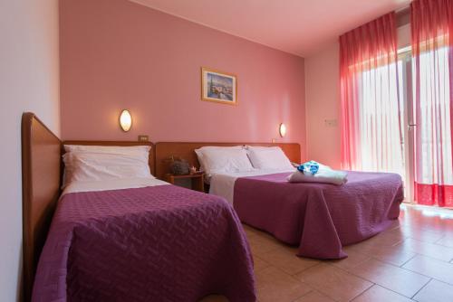 Imagen de la habitación del Hotel Torricella. Foto 8