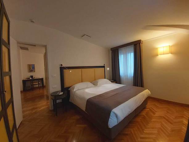 Imagen de la habitación del Hotel Torrione. Foto 14