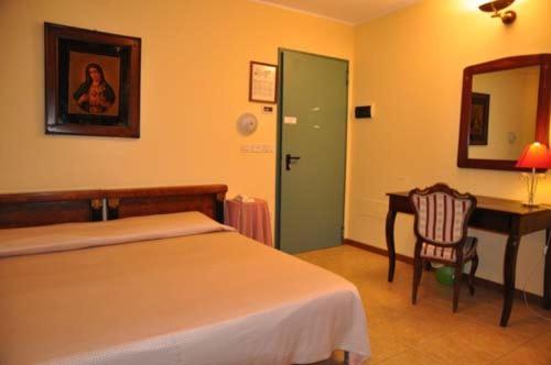 Imagen de la habitación del Hotel Tortorina. Foto 6