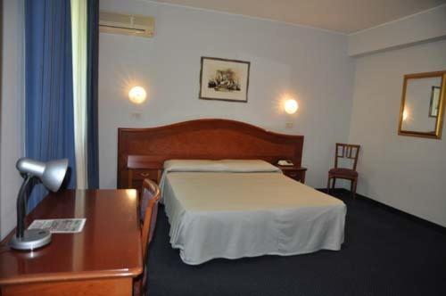 Imagen de la habitación del Hotel Tortorina. Foto 7