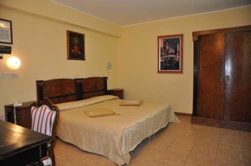 Imagen de la habitación del Hotel Tortorina. Foto 9