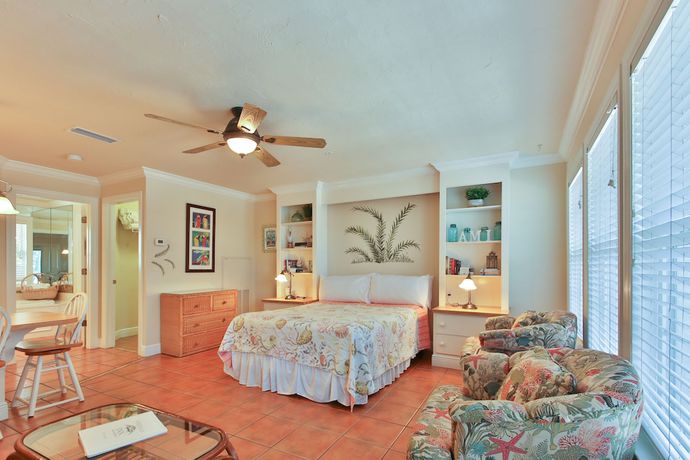 Imagen de la habitación del Hotel Tortuga Inn Beach Resort. Foto 1