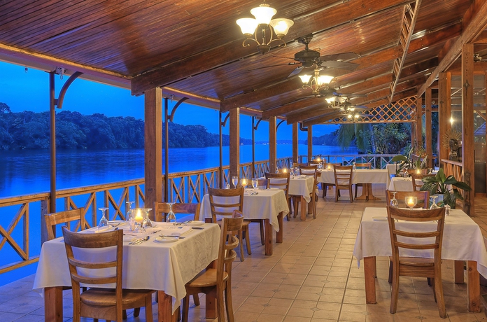 Imagen del bar/restaurante del Hotel Tortuga Lodge and Gardens By B&ouml;&euml;na. Foto 3