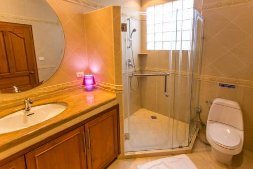Imagen de la habitación del Hotel Tortuga Villas Pattaya. Foto 15