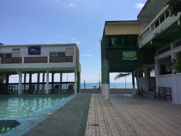 Imagen de los exteriores del Hotel Tortugas Place Y Bungalos. Foto 11