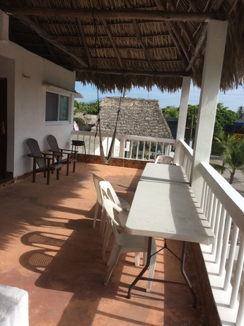 Imagen de los exteriores del Hotel Tortugas Place Y Bungalos. Foto 15